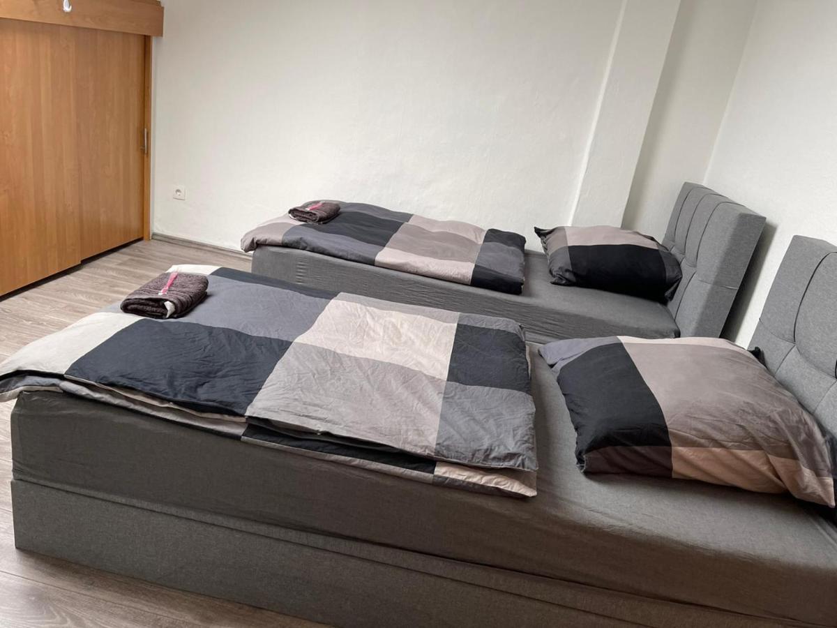 Apartment Bis Zu 8 Einzelbetten Stellplatz Wifi エッセン エクステリア 写真