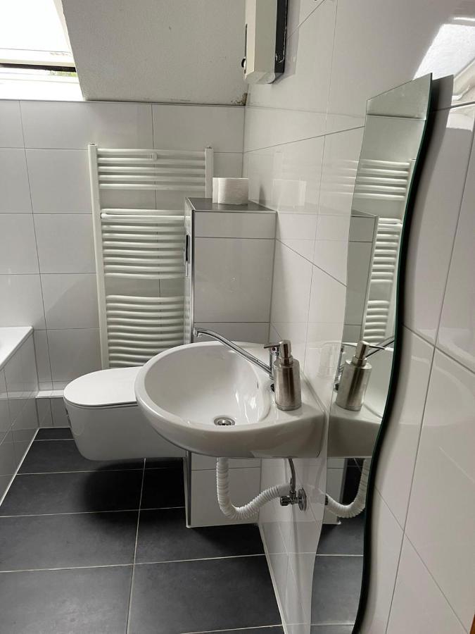Apartment Bis Zu 8 Einzelbetten Stellplatz Wifi エッセン エクステリア 写真