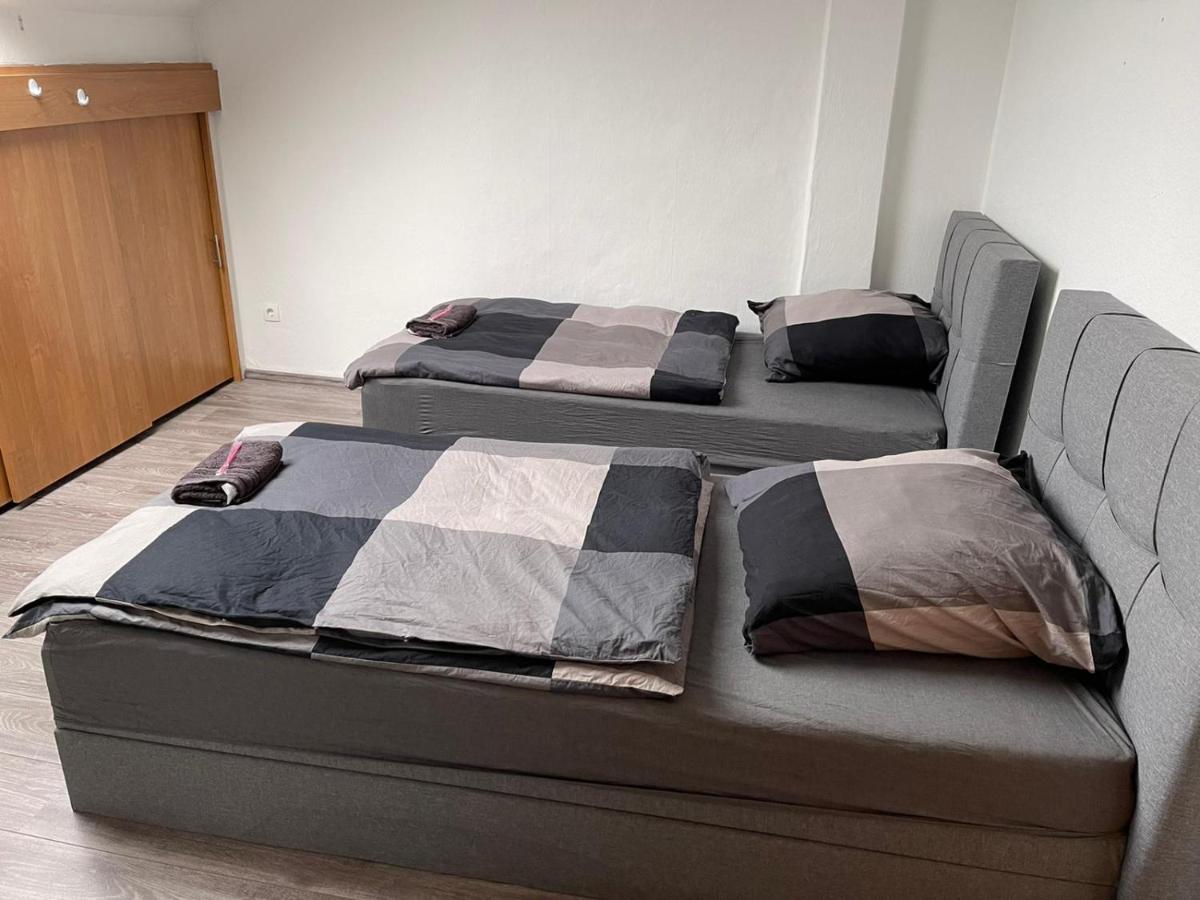 Apartment Bis Zu 8 Einzelbetten Stellplatz Wifi エッセン エクステリア 写真